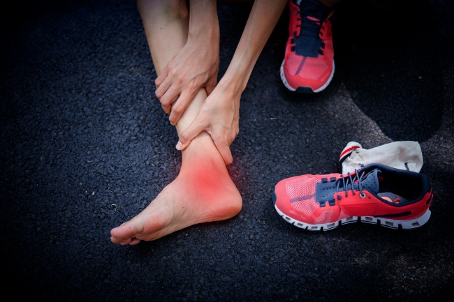 Dores nos pés após praticar exercícios? Entenda o motivo.