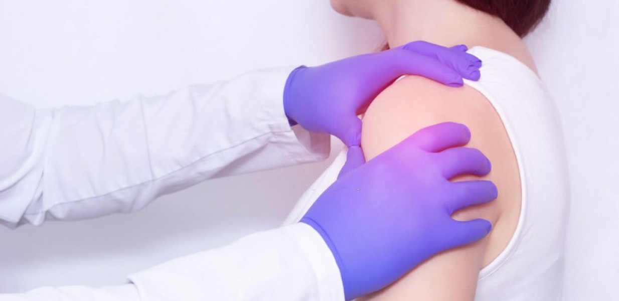 Conheça o tratamento minimamente invasivo para bursite no ombro! 